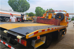 信州附近拖车电话号码服务